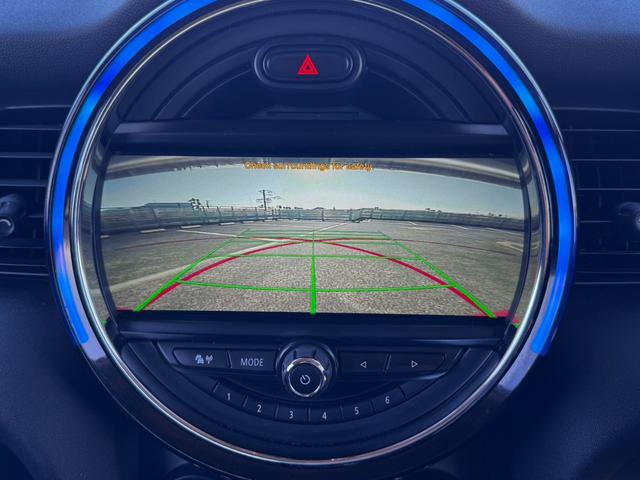 納車時、提携先のディーラー及び民間修理工場にて法定１２ヶ月点検整備、専用診断機によるＣＰＵ診断、定期交換部品及び消耗品を交換後納車いたします。ご安心いただけると思います。