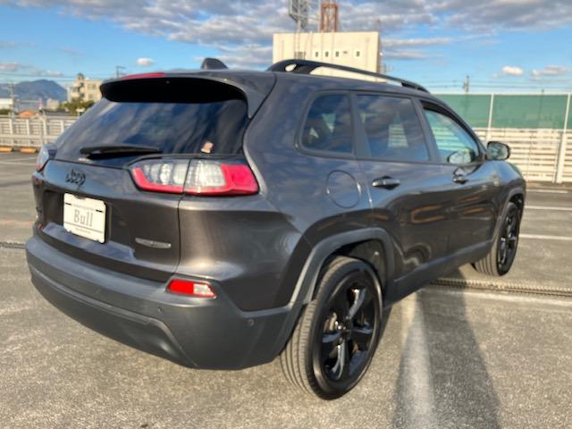 ジープ・チェロキー ナイトイーグル 純正ナビ地デジBカメラスマートキープッシュスタート黒革シートシートHブレーキアシストレーンアシストAストップBSMルーフレールLEDヘッドライトETCドライブレコーダー(7枚目)