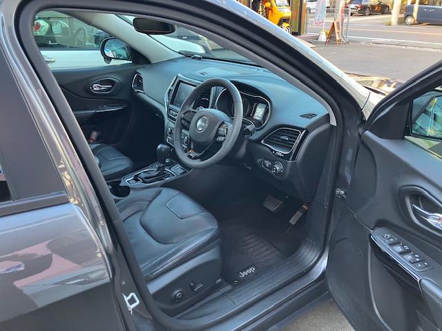 ジープ・チェロキー ナイトイーグル 純正ナビ地デジBカメラスマートキープッシュスタート黒革シートシートHブレーキアシストレーンアシストAストップBSMルーフレールLEDヘッドライトETCドライブレコーダー(10枚目)