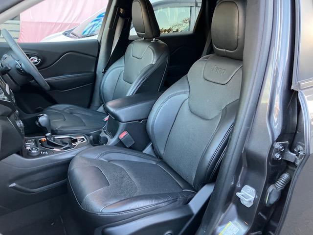 ジープ・チェロキー ナイトイーグル 純正ナビ地デジBカメラスマートキープッシュスタート黒革シートシートHブレーキアシストレーンアシストAストップBSMルーフレールLEDヘッドライトETCドライブレコーダー(12枚目)