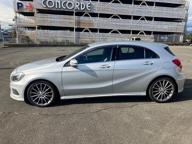 Ａクラス Ａ１８０　スポーツ　純正ナビ　地デジ　バックカメラ　クロハーフレザー　パーキングセンサー　アイドリングストップ　パドルシフト　純正１８インチＡＷ（4枚目）