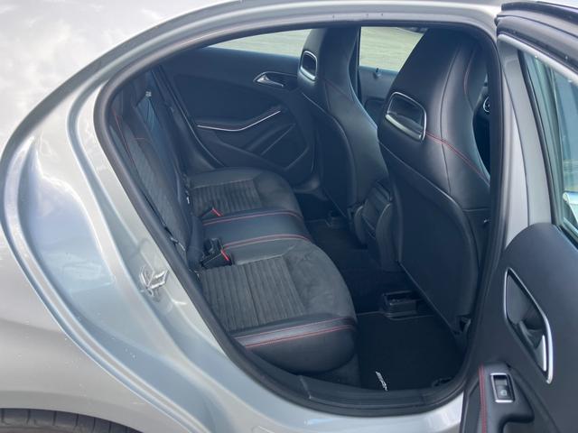 Ａクラス Ａ１８０　スポーツ　純正ナビ　地デジ　バックカメラ　クロハーフレザー　パーキングセンサー　アイドリングストップ　パドルシフト　純正１８インチＡＷ（10枚目）