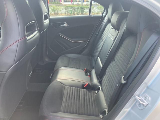 Ａクラス Ａ１８０　スポーツ　純正ナビ　地デジ　バックカメラ　クロハーフレザー　パーキングセンサー　アイドリングストップ　パドルシフト　純正１８インチＡＷ（12枚目）