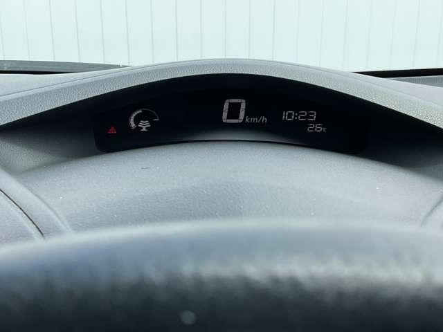 リーフ ３０ｋＷｈ　Ｇ　アラウンドビュー　オートエアコン　ＬＥＤヘッドライト　アルミホイール　キーフリー　パワステ　ドラレコ　ナビ　エアバック　メモリーナビ　パワーウィンド　ＡＢＳ　スマートキープッシュスタート　ワンオーナー（12枚目）