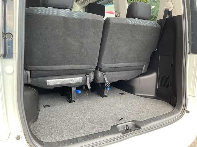 セレナ ２．０　ハイウェイスター　Ｓエディション　衝突被害軽減ブレーキ　キーレスエントリー　スマートキー＆プッシュスタート　オートクルーズ　パワーウィンドウ　ドライブレコーダー　オートエアコン　バックビューモニター　ＡＢＳ　アルミホイール　ナビ＆ＴＶ（24枚目）
