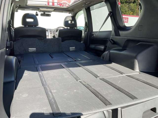 後席を倒せば広大なスペースが発生。