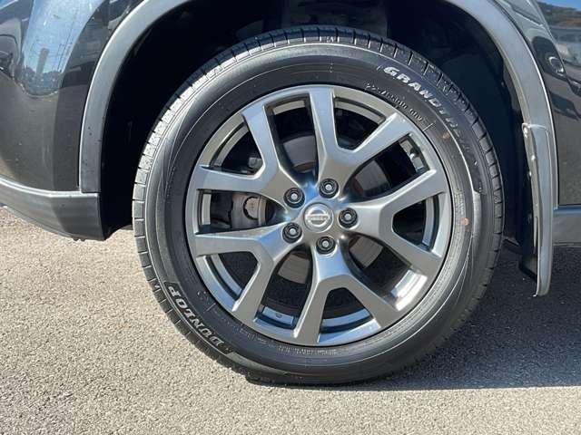 純正のアルミホイールで足元すっきり