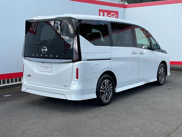 セレナ ２．０　ハイウェイスターＶ　Ｗ電動スライド　レーダークルコン　レーンアシスト　ＬＥＤランプ　ワンオーナー車　ＥＴＣ装備　カーテンエアバッグ　アルミホイール　キーフリー　メモリ－ナビ　ナビＴＶ　記録簿　エアコン　ドラレコ　ＡＢＳ（4枚目）