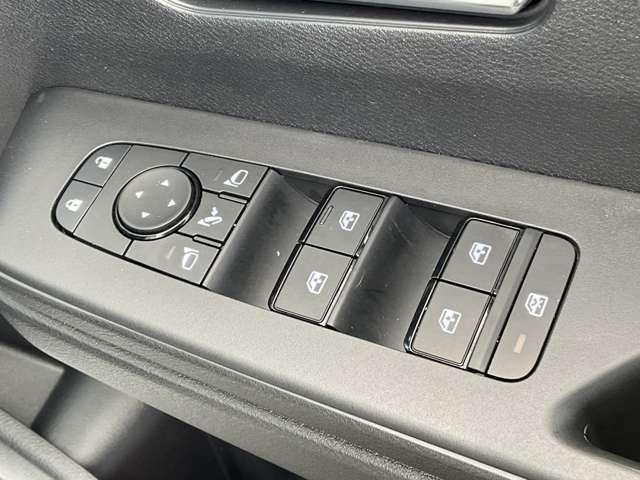 セレナ ２．０　ハイウェイスターＶ　Ｗ電動スライド　レーダークルコン　レーンアシスト　ＬＥＤランプ　ワンオーナー車　ＥＴＣ装備　カーテンエアバッグ　アルミホイール　キーフリー　メモリ－ナビ　ナビＴＶ　記録簿　エアコン　ドラレコ　ＡＢＳ（6枚目）