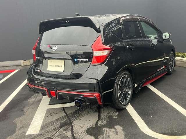 ノート １．２　ｅ－ＰＯＷＥＲ　ＮＩＳＭＯ　Ａストップ　レーンアシスト　フルオートエアコン　スマートキープッシュスタート　Ｗエアバッグ　アルミ　キーフリー　パワーステアリング　エアバック　パワーウインドウ　ＡＢＳ　セキュリティー　衝突防止（3枚目）
