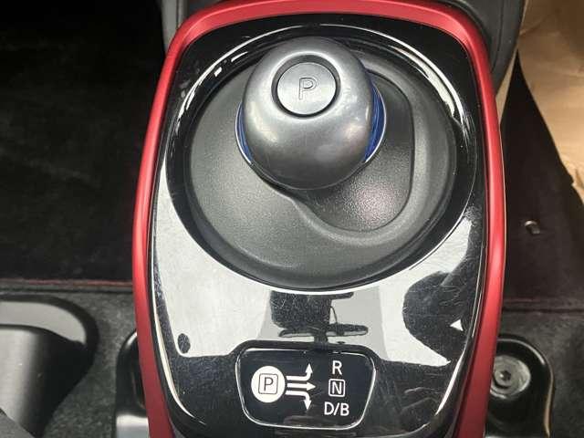 ノート １．２　ｅ－ＰＯＷＥＲ　ＮＩＳＭＯ　Ａストップ　レーンアシスト　フルオートエアコン　スマートキープッシュスタート　Ｗエアバッグ　アルミ　キーフリー　パワーステアリング　エアバック　パワーウインドウ　ＡＢＳ　セキュリティー　衝突防止（15枚目）