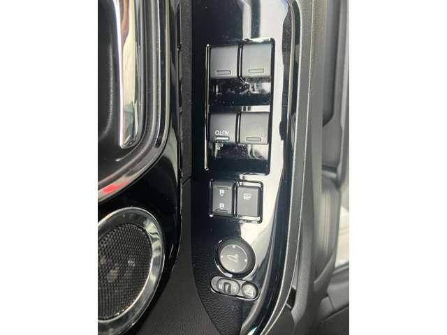 Ｎ－ＢＯＸカスタム カスタム　６６０　Ｌ　ターボ　衝突軽減ブレーキサポート　ＬＥＤヘッドライ　車線逸脱警報システム　アルミ　アイドリングＳ　ＰＳ　カーテンエアバック　エアバック　スマートキープッシュスタート　ＡＡＣ　ＡＢＳ　バックカメラ付き　ＥＴＣ（14枚目）
