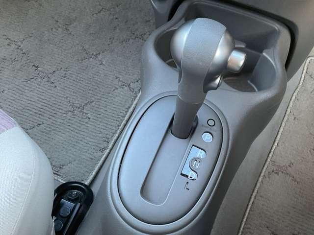 マーチ １．２　ボレロ　日産純正メモリーナビゲーション付き　ダブルエアバック　ナビＴＶ　アイドリングＳ　パワーステアリング　パワーウィンドウ　メモリーナビ　アルミ付き　ドライブレコーダー　イモビライザー　キーレス　スマートキー　ＥＴＣ　バックモニター　ＡＢＳ（12枚目）