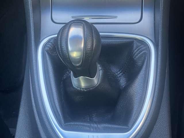 スカイライン ３．７　３７０ＧＴ　タイプＳ　６速マニュアル　サイドエアバック　キーレスエントリー　パワーステアリング　セキュリティー　パワーウィンドウ　オートエアコン　アルミホイール　ＡＢＳ　ＥＴＣ車載器　Ｂモニター　Ｗエアバッグ　ＨＤＤナビ　サイドカメラ（8枚目）