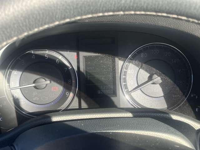 スカイライン ３．７　３７０ＧＴ　タイプＳ　６速マニュアル　サイドエアバック　キーレスエントリー　パワーステアリング　セキュリティー　パワーウィンドウ　オートエアコン　アルミホイール　ＡＢＳ　ＥＴＣ車載器　Ｂモニター　Ｗエアバッグ　ＨＤＤナビ　サイドカメラ（9枚目）