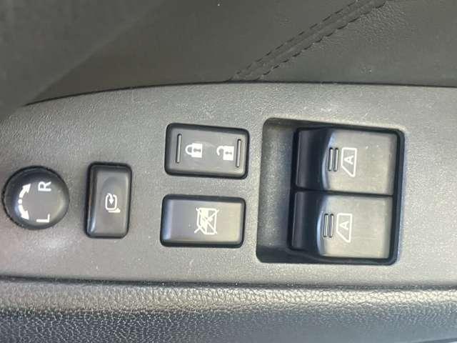 スカイライン ３．７　３７０ＧＴ　タイプＳ　６速マニュアル　サイドエアバック　キーレスエントリー　パワーステアリング　セキュリティー　パワーウィンドウ　オートエアコン　アルミホイール　ＡＢＳ　ＥＴＣ車載器　Ｂモニター　Ｗエアバッグ　ＨＤＤナビ　サイドカメラ（13枚目）