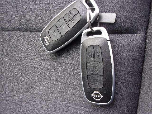 セレナ 2.0 ハイウェイスターV W電動スライド クルコン レーンアシスト 展示試乗車UP LEDランプ 盗難防止システム カーテンエアバッグ アルミホイール キーフリー メモリ-ナビ ナビTV エアコン ワンセグTV ABS(11枚目)