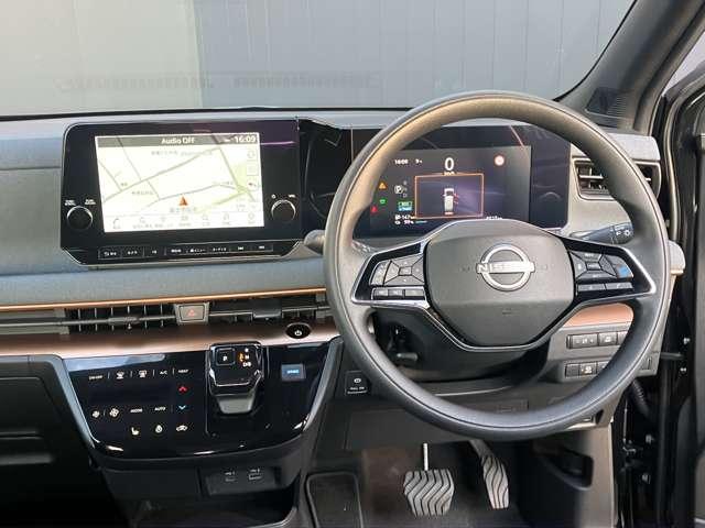 サクラ Ｇ　アラウンドビュ　踏み間違い防止アシスト　ＬＥＤヘッドランプ　スマートキー　禁煙車使用　ＬＤＷ　盗難防止システム　オートエアコン　ＥＴＣ　バックカメラ　ドライブレコーダー　ＡＢＳ　ナビＴＶ　キーフリー（4枚目）