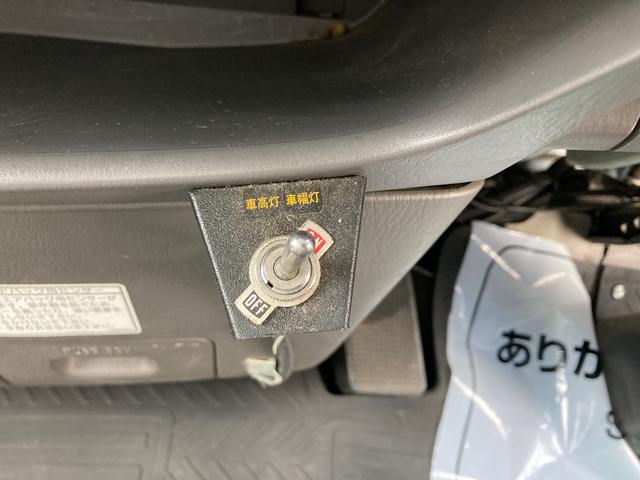 パネルバン 1.35t はね上げゲート 階段付き 2000ccガソリン車 バックカメラ ラッシングレール 電動格納ミラー(35枚目)