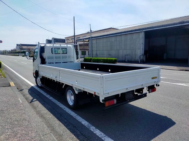 デュトロ 　２ｔワイドロング低床　車両総重量４９７５ｋｇ　外装板金ペイント　ＡＴ　後輪ダブル　ＥＴＣ　ターボ　エアコン　パワーステアリング　パワーウィンドウ　運転席エアバッグ　荷台内寸長さ４３５ｃｍ　幅２０８ｃｍ（3枚目）