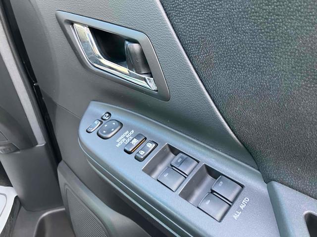 ヴェルファイア ２．４Ｚ　ＥＴＣ　バックカメラ　ナビ　ＴＶ　クリアランスソナー　オートクルーズコントロール　両側スライド・片側電動　７人乗り　ＨＩＤ　Ｗサンルーフ　スマートキー　電動ミラー　３列シート　オットマン　ＣＶＴ（13枚目）