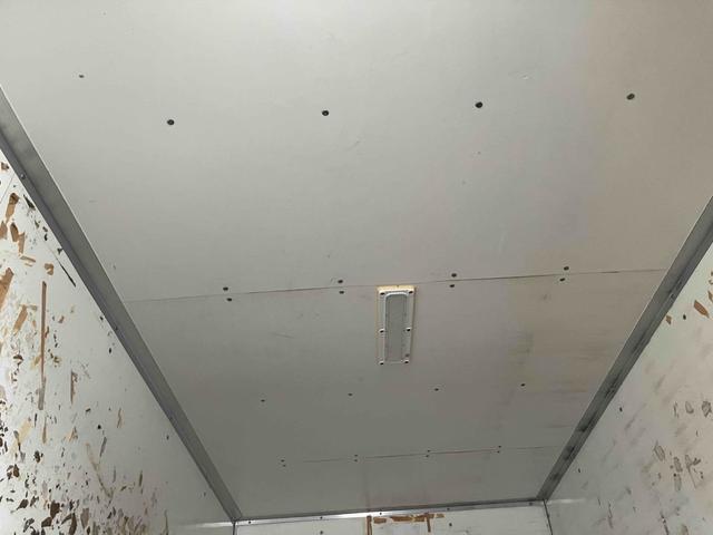 アトラストラック 　１．３５ｔパネルバン　トラック　４枚扉　ディーゼルターボ　ＡＴ　バックカメラ　キーレスエントリー　電動格納ミラー　エアコン　パワーウィンドウ　荷台内寸　長さ３１４ｃｍ　幅１６４ｃｍ　高さ１９４ｃｍ（22枚目）