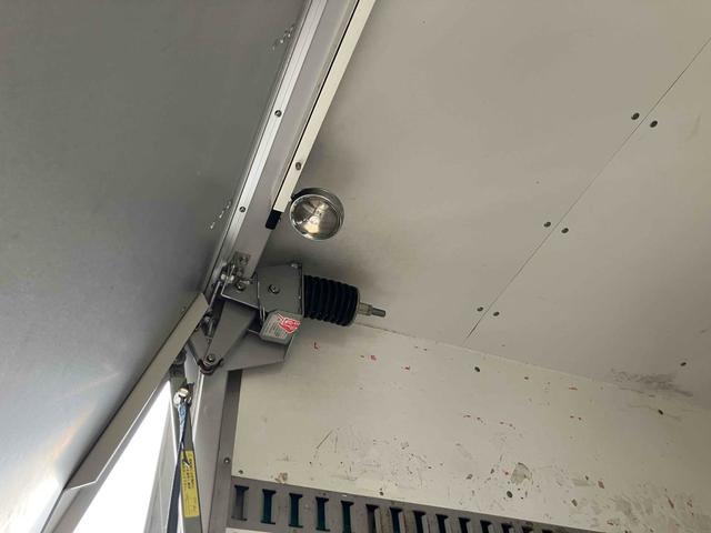 アトラストラック 　１．２ｔパネルバン　はね上げゲート　階段付き　ＡＴ　後輪ダブル　バックカメラ　キーレスエントリー　ターボ　エアコン　パワーウィンドウ　運転席エアバッグ　長さ３０７ｃｍ　幅１６５ｃｍ　高さ１９４ｃｍ（33枚目）