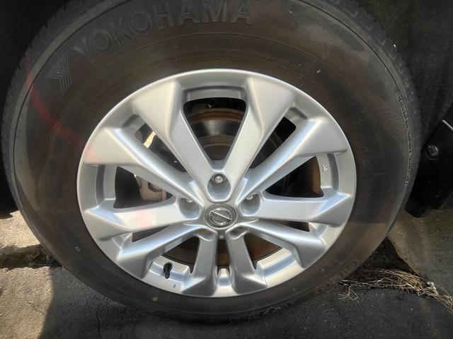 エクストレイル ２０Ｘ　ナビ　ＴＶ　オートライト　アルミホイール　スマートキー　アイドリングストップ　シートヒーター　ＣＶＴ　盗難防止システム　衝突安全ボディ　ＣＤ　ＵＳＢ　ミュージックプレイヤー接続可　ＡＢＳ　ＥＳＣ（44枚目）