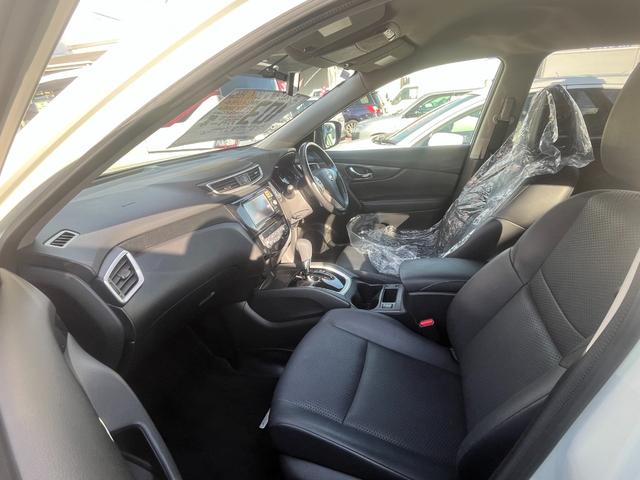 エクストレイル ２０Ｘ　ナビ　ＴＶ　オートライト　アルミホイール　スマートキー　アイドリングストップ　シートヒーター　ＣＶＴ　盗難防止システム　衝突安全ボディ　ＣＤ　ＵＳＢ　ミュージックプレイヤー接続可　ＡＢＳ　ＥＳＣ（56枚目）