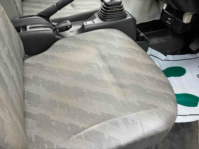 キャリイトラック ＫＣ　４ＷＤ　軽トラック　ＭＴ　エアコン　外装板金塗装仕上げ済み　４ナンバー（11枚目）