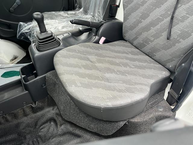 キャリイトラック ＫＣ　４ＷＤ　軽トラック　ＭＴ　エアコン　外装板金塗装仕上げ済み　４ナンバー（48枚目）