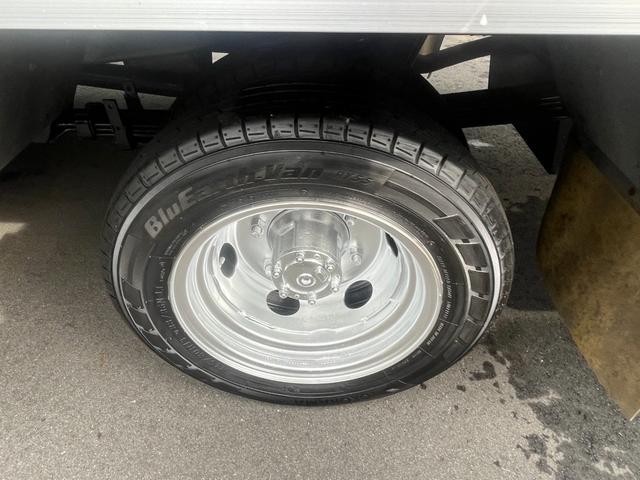 ダイナトラック 　１．２５ｔパネルバン　観音開き　ジャストロー　ＡＴ　後輪ダブル　キーレスエントリー　電動ミラー　ターボ　エアコン　パワーウィンドウ　エアバッグ　荷台内寸　長さ３０５ｃｍ　幅１７９ｃｍ　高さ１９４ｃｍ（42枚目）