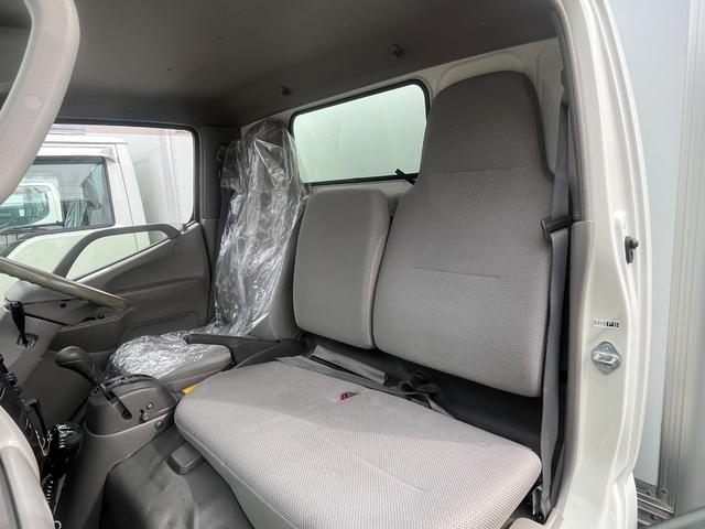 ダイナトラック 　１．２５ｔパネルバン　観音開き　ジャストロー　ＡＴ　後輪ダブル　キーレスエントリー　電動ミラー　ターボ　エアコン　パワーウィンドウ　エアバッグ　荷台内寸　長さ３０５ｃｍ　幅１７９ｃｍ　高さ１９４ｃｍ（55枚目）