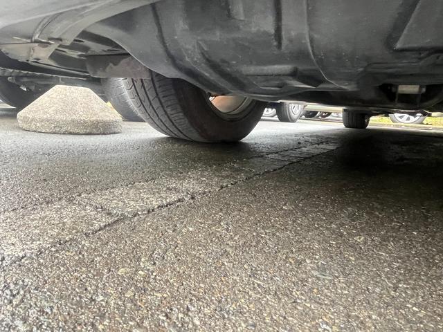 エルグランド 250ハイウェイスターアーバンクロム ナビ TV 両側電動スライドドア オートライト HID スマートキー 電動ミラー 3列シート 7人乗り ハーフレザーシート オットマン CVT アルミホイール Bluetooth 18インチアルミ(46枚目)