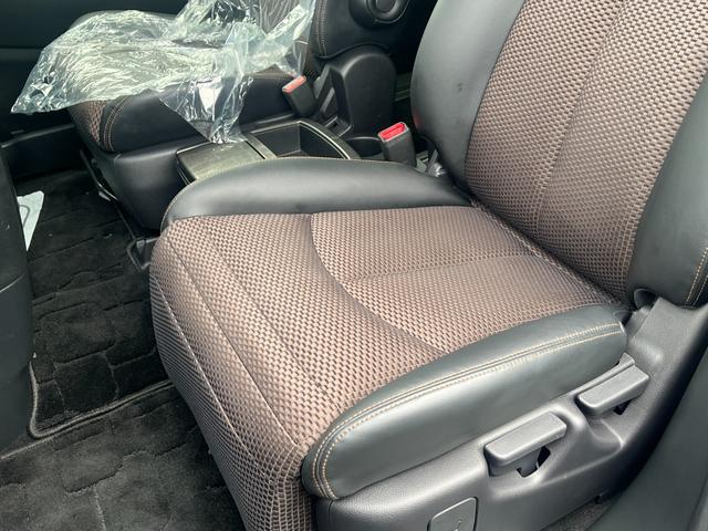 エルグランド 250ハイウェイスターアーバンクロム ナビ TV 両側電動スライドドア オートライト HID スマートキー 電動ミラー 3列シート 7人乗り ハーフレザーシート オットマン CVT アルミホイール Bluetooth 18インチアルミ(53枚目)