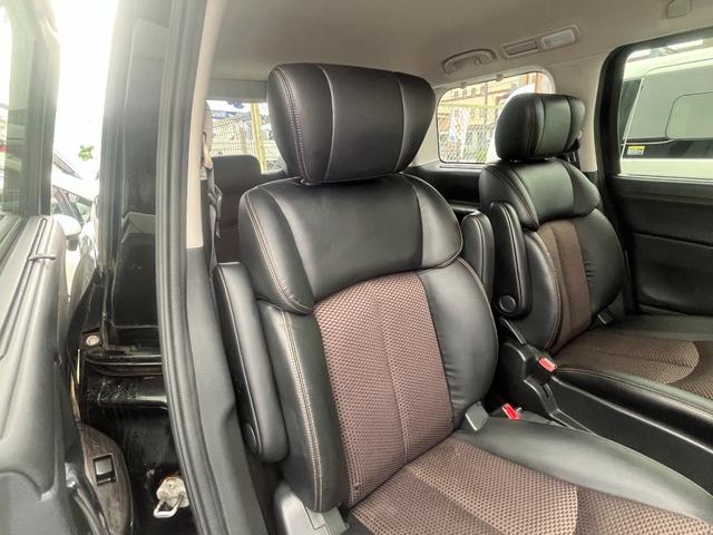 エルグランド 250ハイウェイスターアーバンクロム ナビ TV 両側電動スライドドア オートライト HID スマートキー 電動ミラー 3列シート 7人乗り ハーフレザーシート オットマン CVT アルミホイール Bluetooth 18インチアルミ(61枚目)