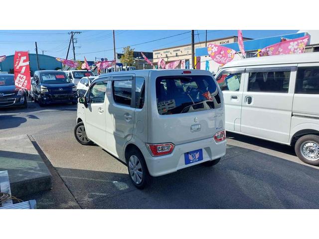 ワゴンＲ ハイブリッドＦＸ　クリアランスソナー　レーンアシスト　衝突被害軽減システム　スマートキー　アイドリングストップ　シートヒーター　ＣＶＴ　盗難防止システム　ＡＢＳ　ＥＳＣ　衝突安全ボディ　エアコン　パワーステアリング（4枚目）