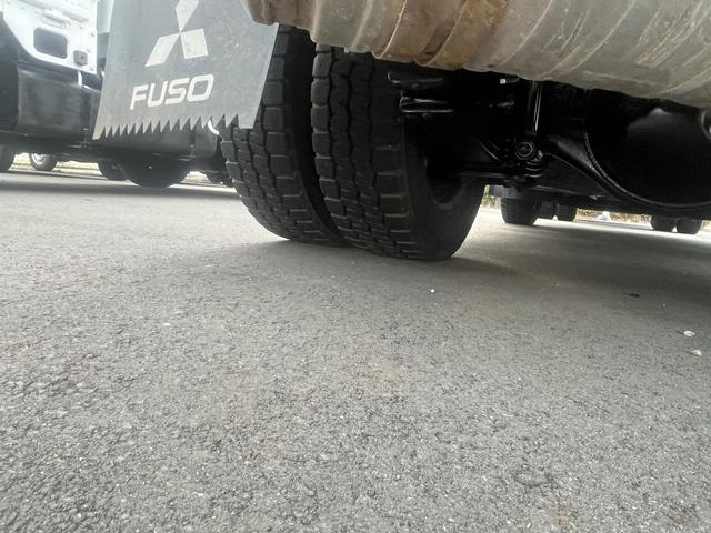 キャンター 　２トン強化ダンプ　コボレーン　中間ピン　外装板金ペイント　低床　後輪ダブル　レーンアシスト　ＥＴＣ　キーレスエントリー（30枚目）