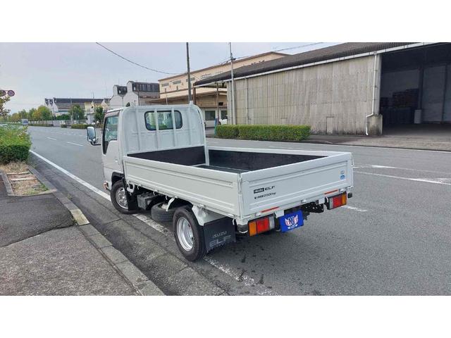エルフトラック 　２ｔ　低床トラック　ＥＴＣ　ナビ　キーレスエントリー　ディーゼルターボ　長さ３１１ｃｍ　幅１６２ｃｍ　外装板金ペイント（4枚目）