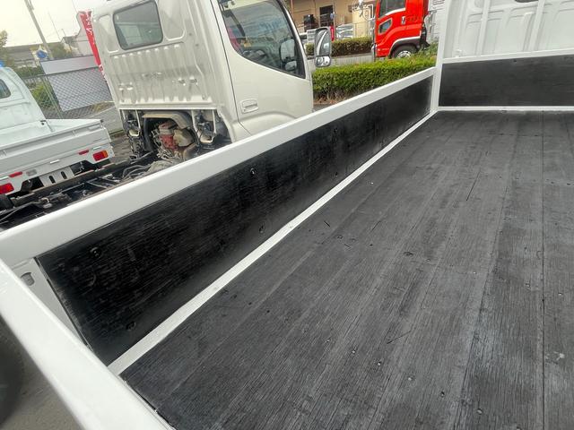 エルフトラック 　２ｔ　低床トラック　ＥＴＣ　ナビ　キーレスエントリー　ディーゼルターボ　長さ３１１ｃｍ　幅１６２ｃｍ　外装板金ペイント（7枚目）