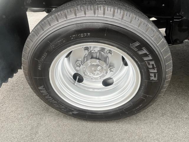 エルフトラック 　２ｔ　低床トラック　ＥＴＣ　ナビ　キーレスエントリー　ディーゼルターボ　長さ３１１ｃｍ　幅１６２ｃｍ　外装板金ペイント（15枚目）