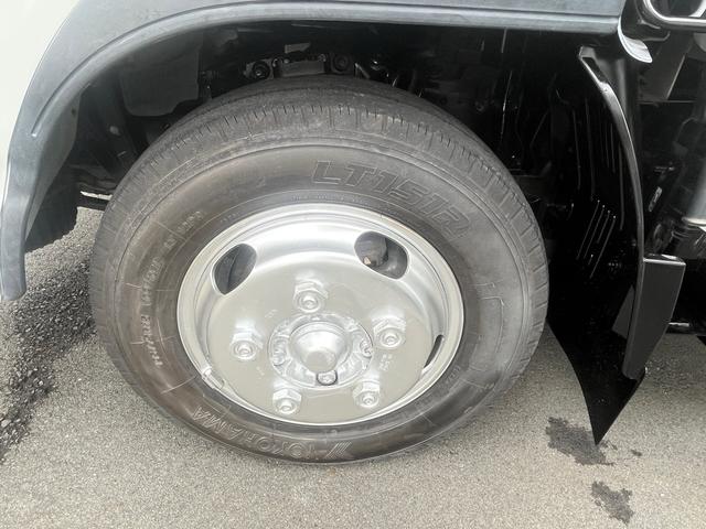 エルフトラック 　２ｔ　低床トラック　ＥＴＣ　ナビ　キーレスエントリー　ディーゼルターボ　長さ３１１ｃｍ　幅１６２ｃｍ　外装板金ペイント（16枚目）