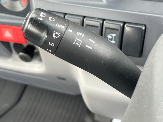 エルフトラック 　２ｔ　低床トラック　ＥＴＣ　ナビ　キーレスエントリー　ディーゼルターボ　長さ３１１ｃｍ　幅１６２ｃｍ　外装板金ペイント（21枚目）