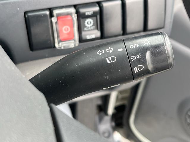 エルフトラック 　２ｔ　低床トラック　ＥＴＣ　ナビ　キーレスエントリー　ディーゼルターボ　長さ３１１ｃｍ　幅１６２ｃｍ　外装板金ペイント（22枚目）