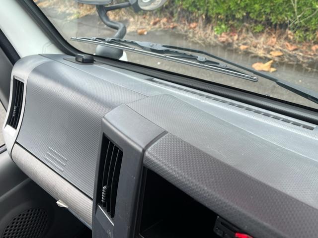 エルフトラック 　２ｔ　低床トラック　ＥＴＣ　ナビ　キーレスエントリー　ディーゼルターボ　長さ３１１ｃｍ　幅１６２ｃｍ　外装板金ペイント（33枚目）