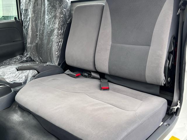 エルフトラック 　２ｔ　低床トラック　ＥＴＣ　ナビ　キーレスエントリー　ディーゼルターボ　長さ３１１ｃｍ　幅１６２ｃｍ　外装板金ペイント（40枚目）