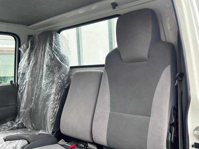 エルフトラック 　２ｔ　低床トラック　ＥＴＣ　ナビ　キーレスエントリー　ディーゼルターボ　長さ３１１ｃｍ　幅１６２ｃｍ　外装板金ペイント（41枚目）