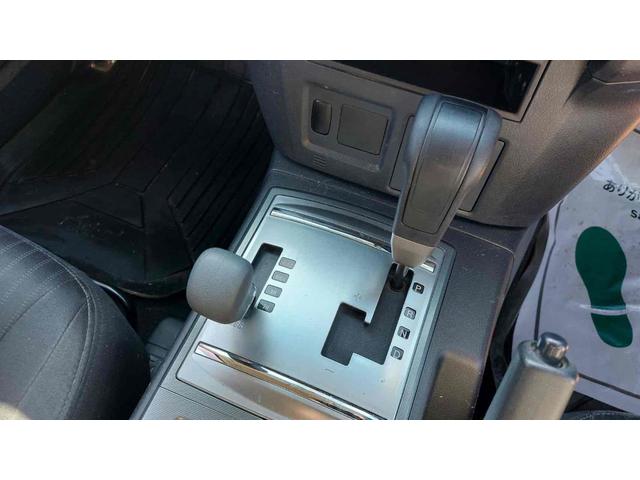 パジェロ ロング　ＧＲ　４ＷＤ　ドライブレコーダー　ＥＴＣ　バックカメラ　ナビ　ＴＶ　アルミホイール　キーレスエントリー　電動格納ミラー　ＡＴ　盗難防止システム　衝突安全ボディ　ＣＤ　ＵＳＢ　ＡＢＳ　ＥＳＣ　エアコン（7枚目）