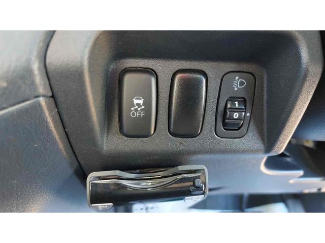 パジェロ ロング　ＧＲ　４ＷＤ　ドライブレコーダー　ＥＴＣ　バックカメラ　ナビ　ＴＶ　アルミホイール　キーレスエントリー　電動格納ミラー　ＡＴ　盗難防止システム　衝突安全ボディ　ＣＤ　ＵＳＢ　ＡＢＳ　ＥＳＣ　エアコン（8枚目）