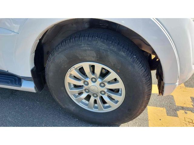 パジェロ ロング　ＧＲ　４ＷＤ　ドライブレコーダー　ＥＴＣ　バックカメラ　ナビ　ＴＶ　アルミホイール　キーレスエントリー　電動格納ミラー　ＡＴ　盗難防止システム　衝突安全ボディ　ＣＤ　ＵＳＢ　ＡＢＳ　ＥＳＣ　エアコン（19枚目）